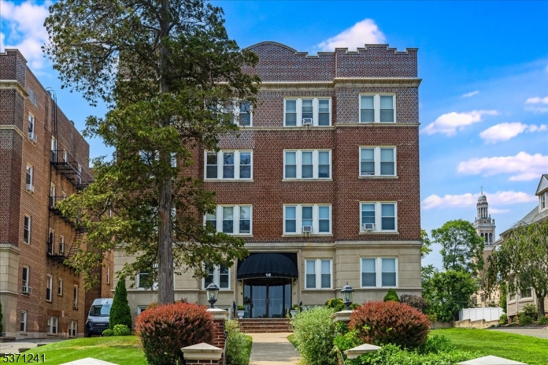 16 Forest St 405