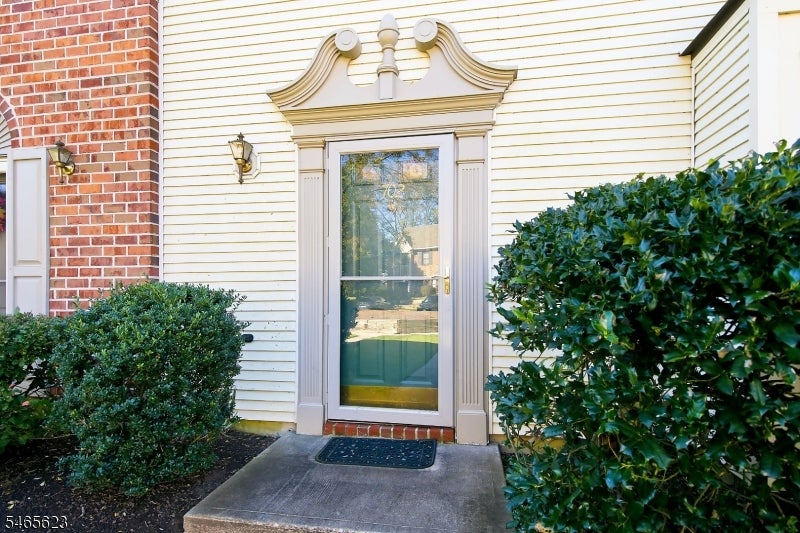 702 Brokaw Ct