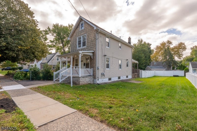 704 W Lake Ave