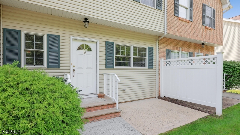 16 Riga Ct