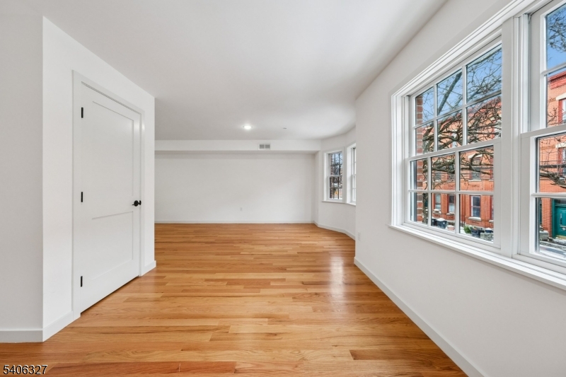 52 James St Unit 1 1