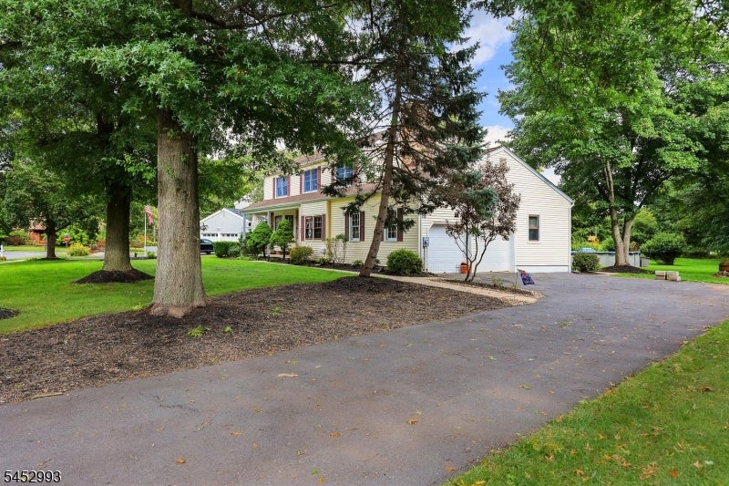 3 Ivy Ln