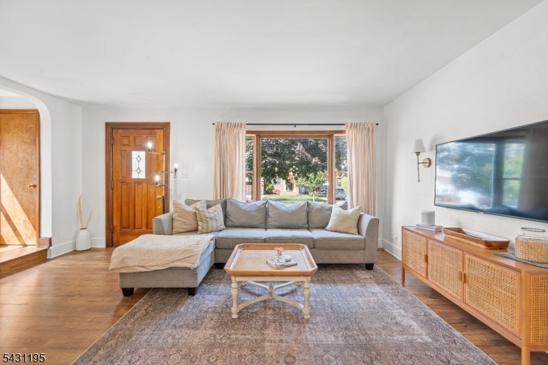 28 Mountain Ave