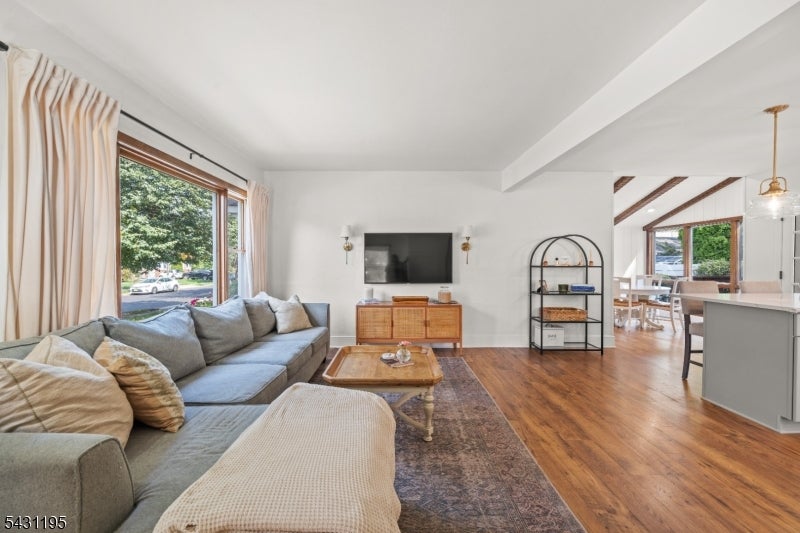 28 Mountain Ave