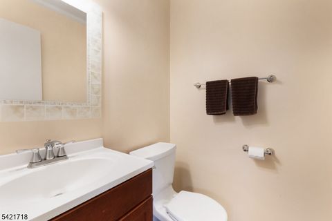 13 Hillside Dr Clinton Town NJ 08809