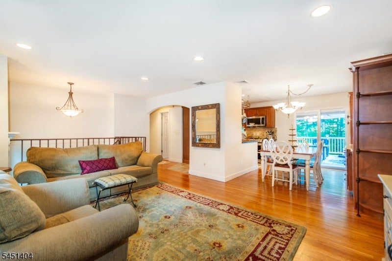 103 Cayuga Ave