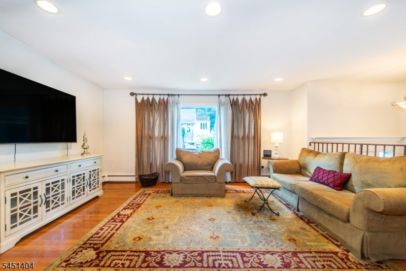 103 Cayuga Ave