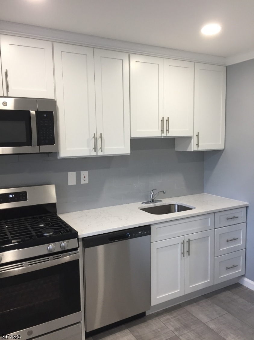 10 Stanford Dr 3A
