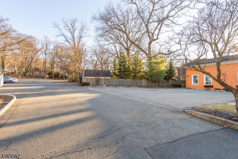 334 W MAIN ST
