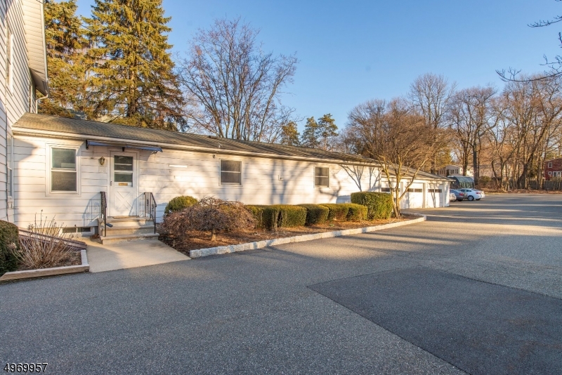 334 W MAIN ST