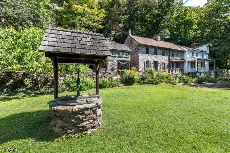 2200 Daniel Bray Hwy