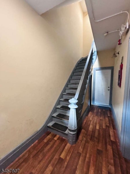 393 Straight St