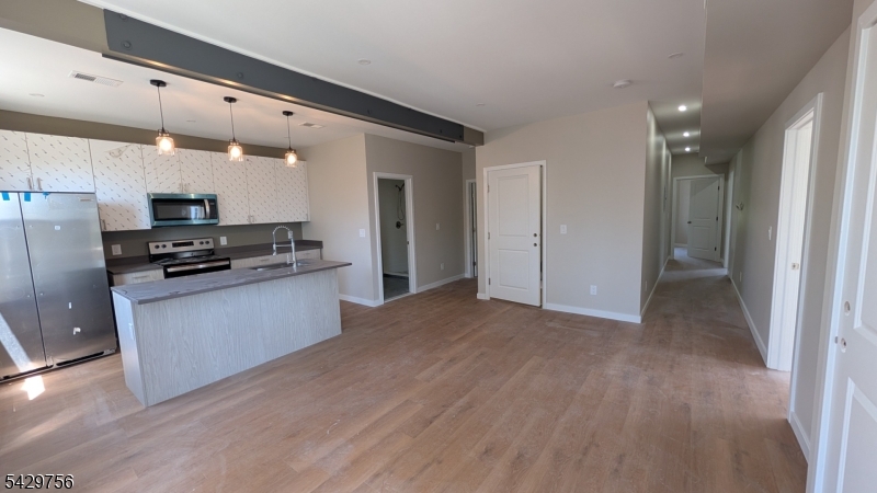 14 Nye Ave