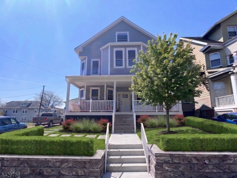 14 Nye Ave