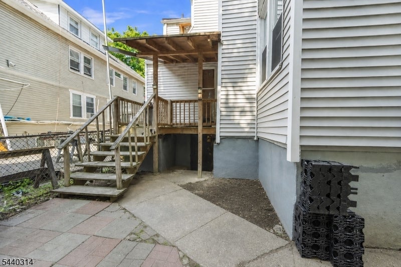 196 S 6Th St