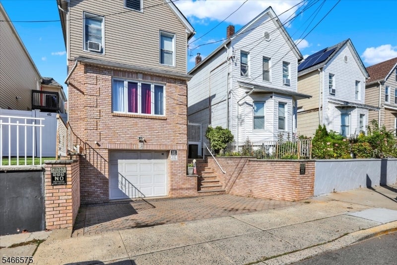 457 Maple Ave