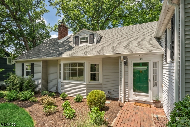 33 Runnymede Rd