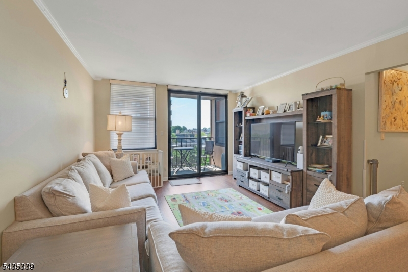 200 Division Street 6G