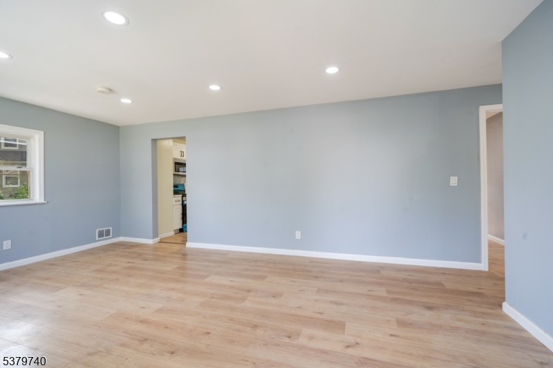 633 Harrell Ave