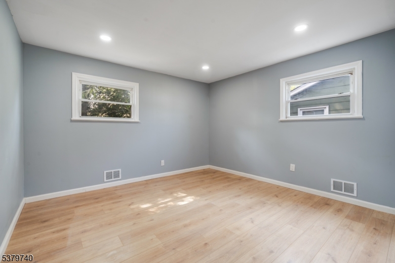 633 Harrell Ave