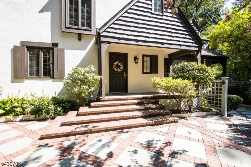 620 Van Beuren Rd