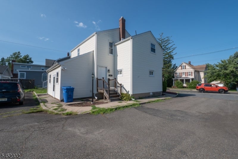 214 S Main St