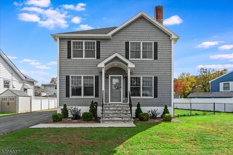 Photo of 35 Hughes Pl, Little Falls, NJ 07424 (MLS # 3995857)