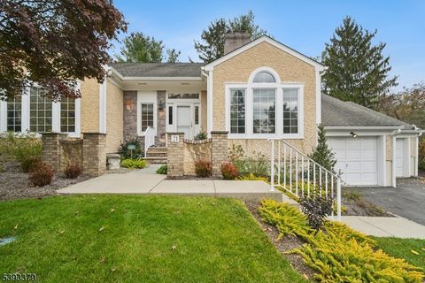 Photo of 21 Rolling Hill Ct, Madison, NJ 07940 (MLS # 3995281)