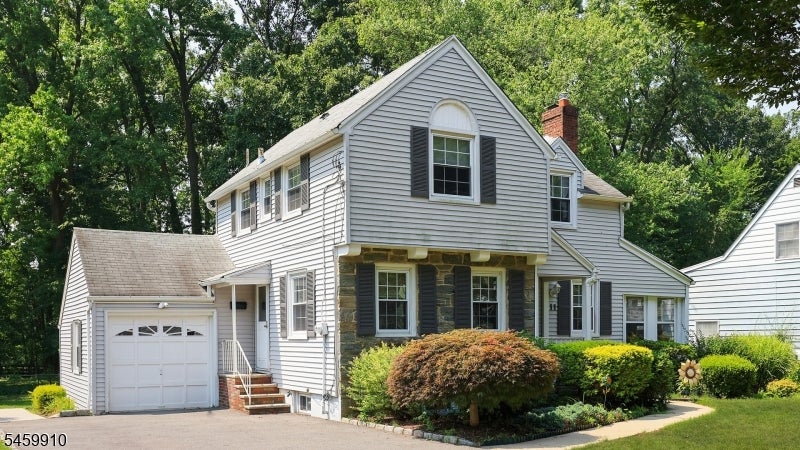 11 Munsee Dr