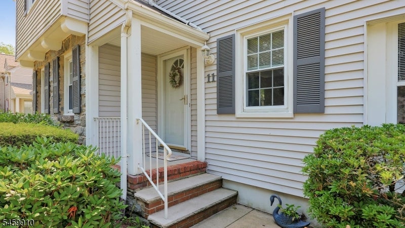 11 Munsee Dr