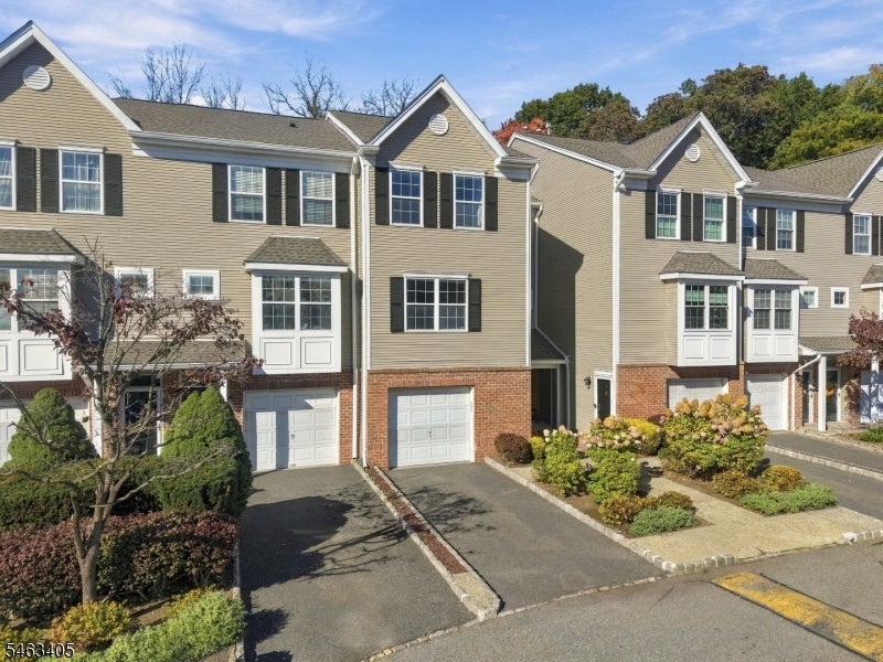 22 Greenbrook Dr 22