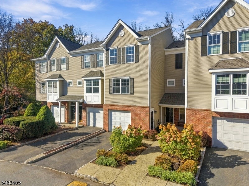 22 Greenbrook Dr 22