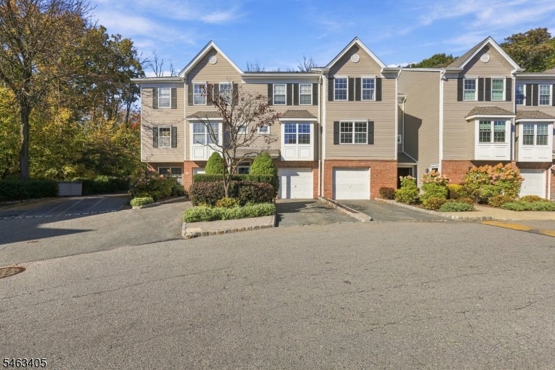 22 Greenbrook Dr 22