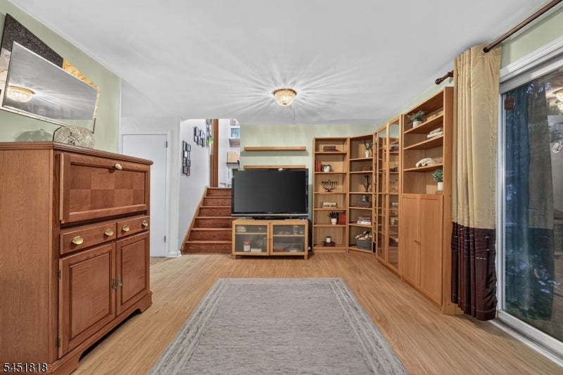 8 Growney St