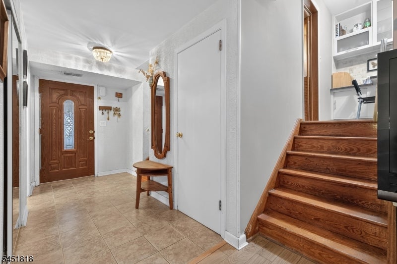 8 Growney St
