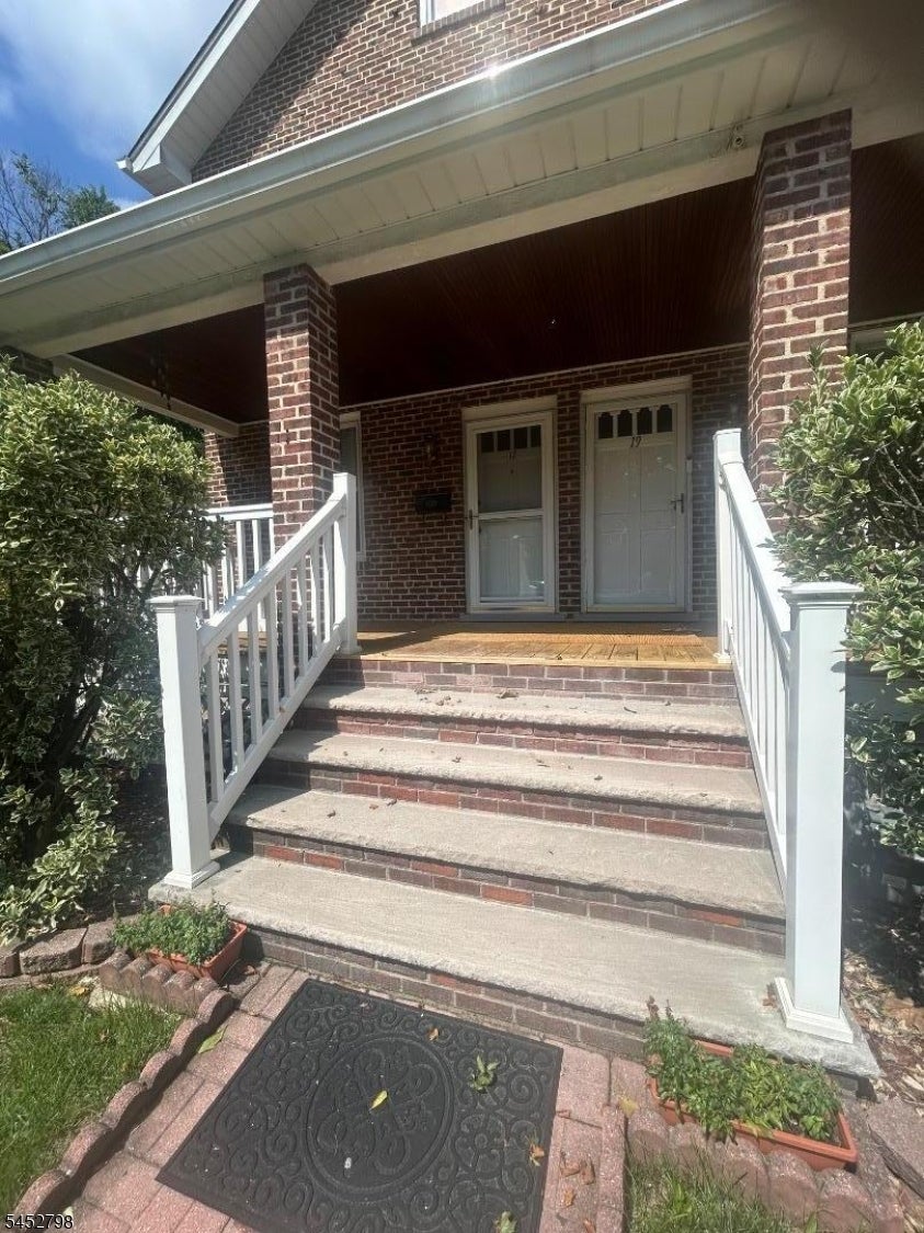 17 Codington Pl