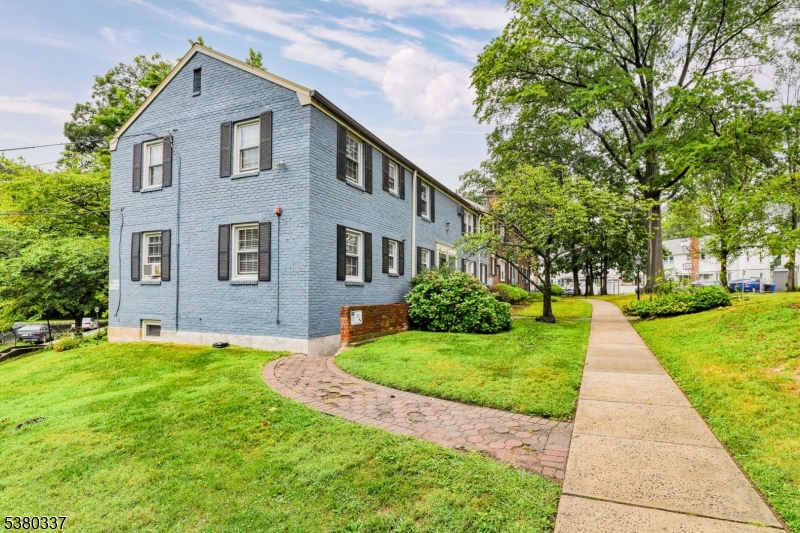 209 Lincoln Park East 209