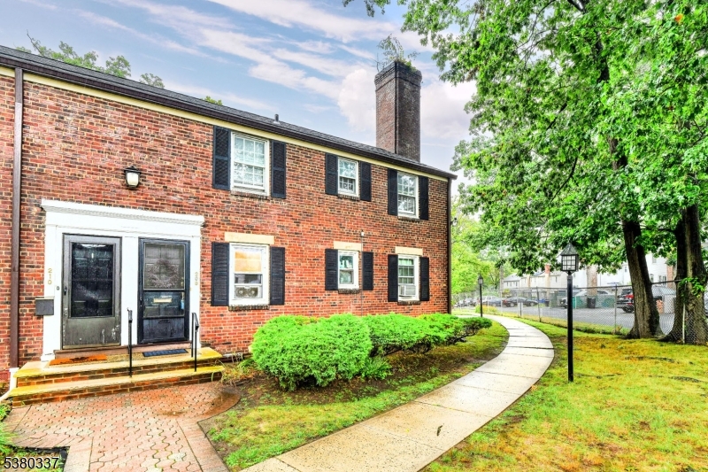 209 Lincoln Park East 209