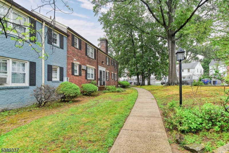 209 Lincoln Park East 209