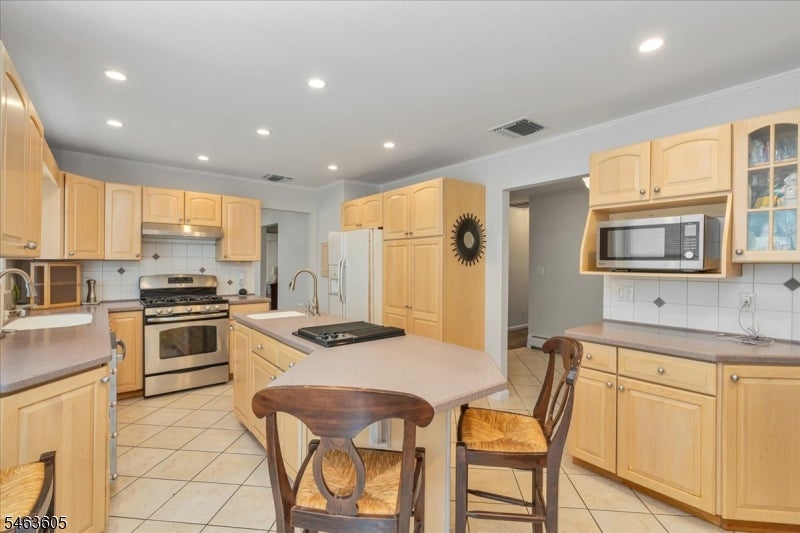 235 5th Ave