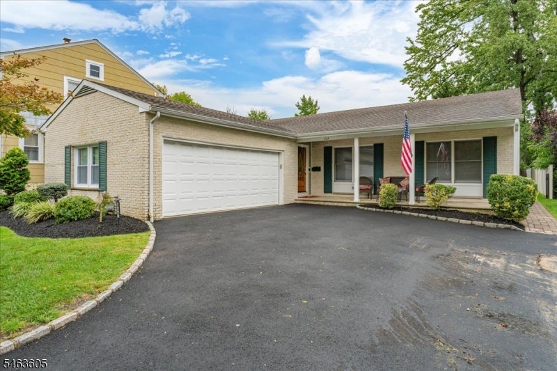 235 5th Ave