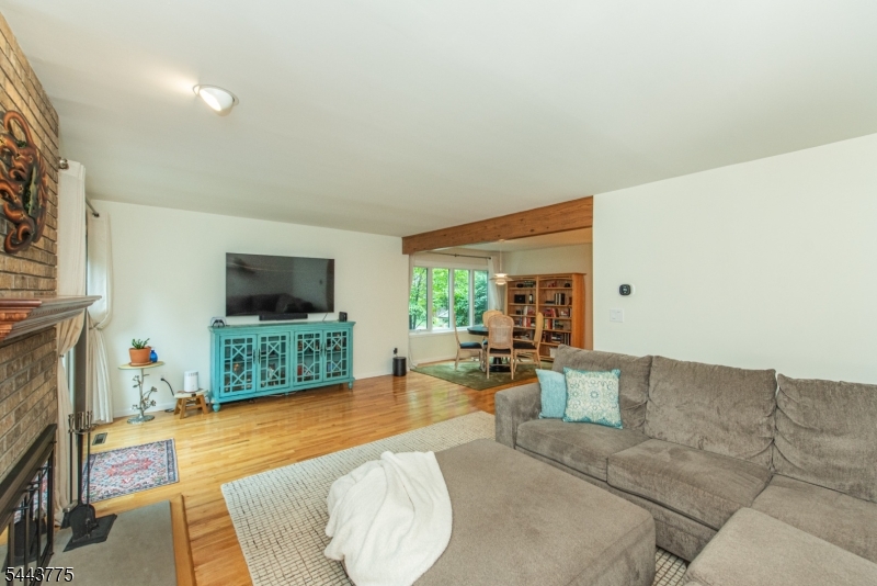 122 Macleish Ct