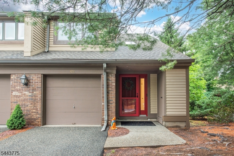 122 Macleish Ct