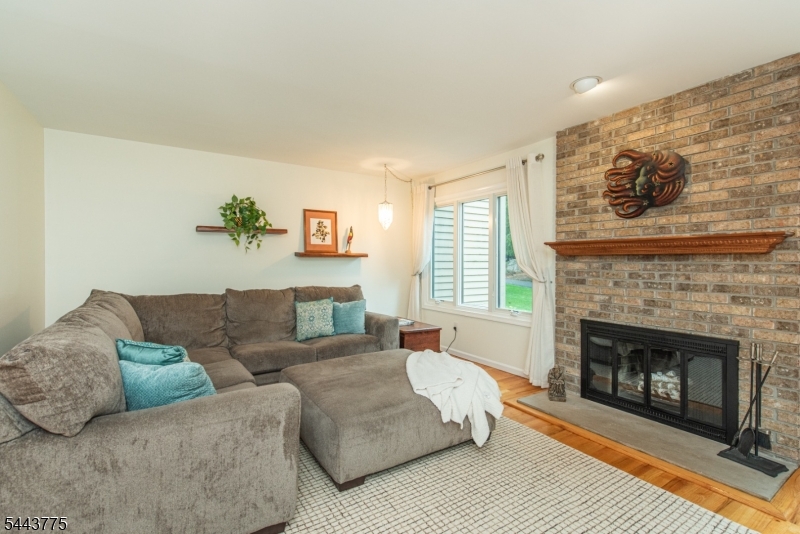 122 Macleish Ct