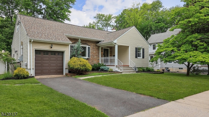 211 Cranford Ave