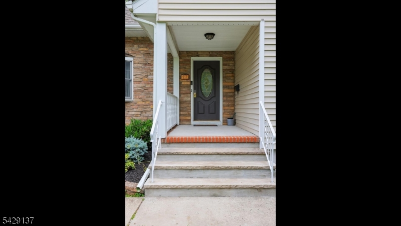 211 Cranford Ave