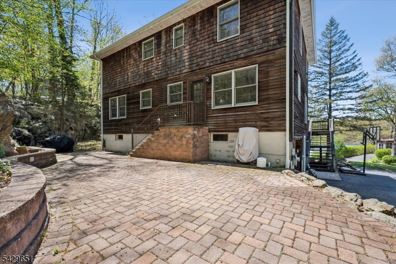137 S Shore Rd