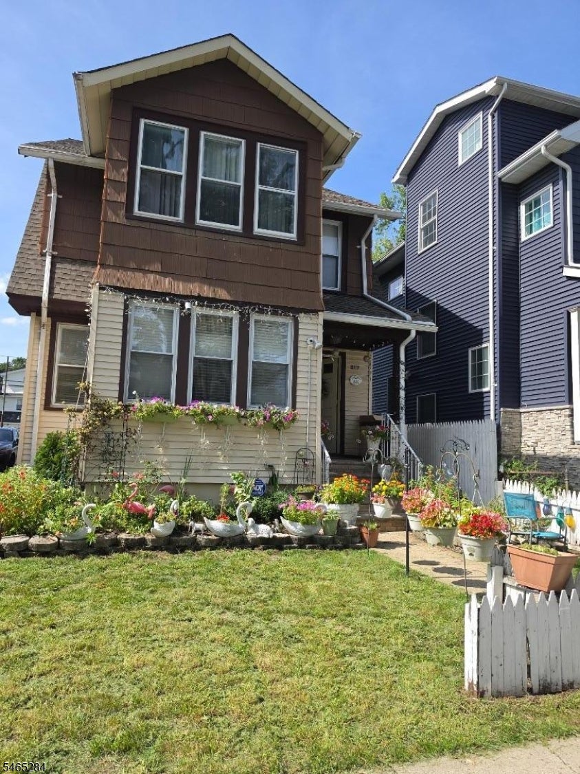 217 Ward Pl