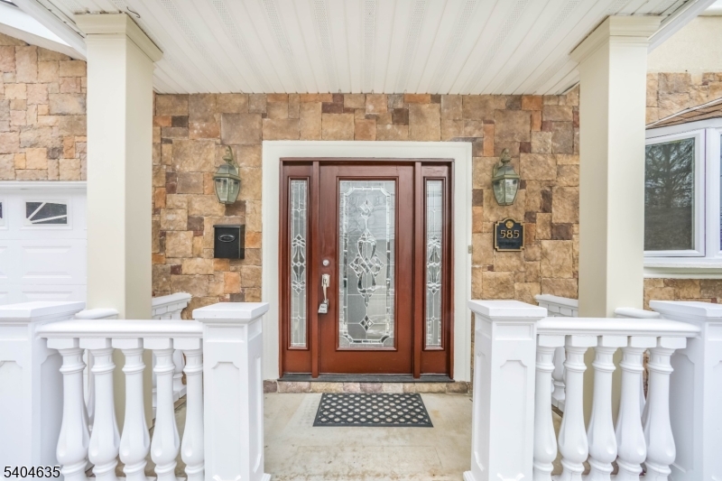 585 Mount Prospect Ave