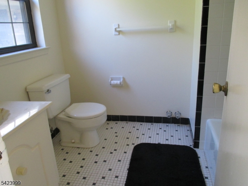 181 LONG   HILL  11-14 14